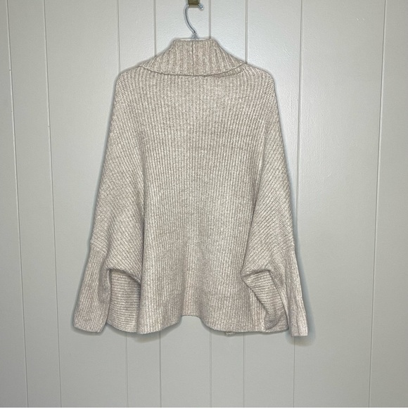 Express knit slouchy cream cardigan size small - Picture 2 of 9